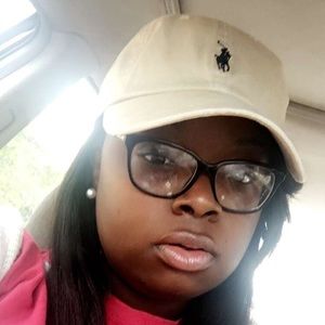 Meet your Posher, Macie